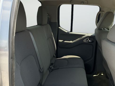 Used 2018 Nissan Frontier SV RWD image 21