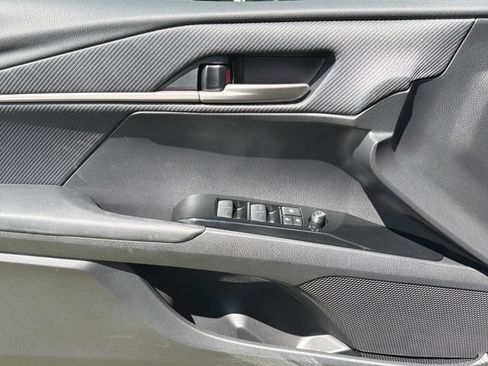 Used 2025 Toyota Camry SE FWD image 18