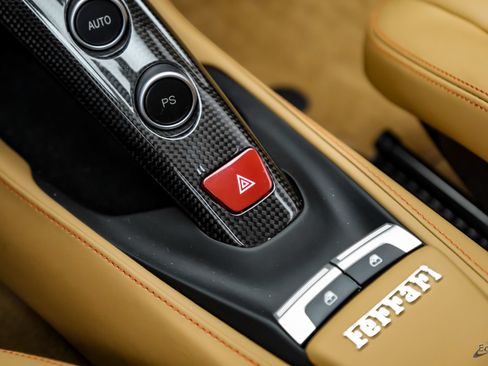 Used 2017 Ferrari 488 GTB RWD image 71