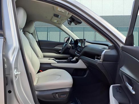 Used 2024 Toyota Grand Highlander XLE image 17