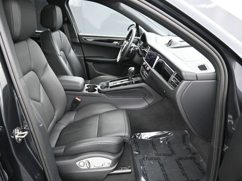 Certified 2025 Porsche Macan w/ Premium Package Plus AWD/4WD image 28