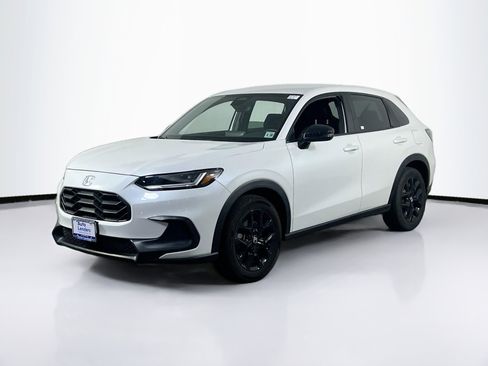 Used 2025 Honda HR-V Sport image 1