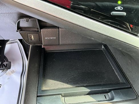 Used 2022 Toyota Camry SE FWD image 19