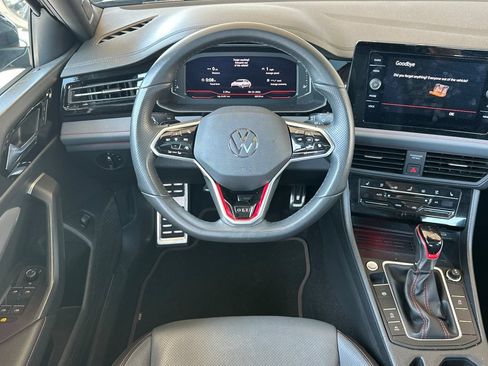 Used 2025 Volkswagen Jetta GLI Autobahn FWD image 17