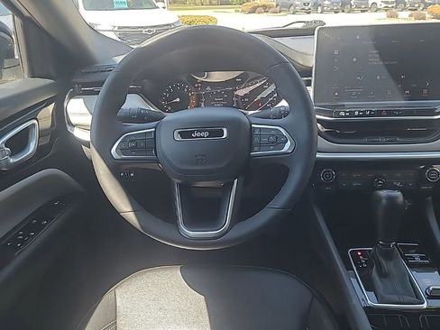 Used 2025 Jeep Compass Limited AWD/4WD image 15