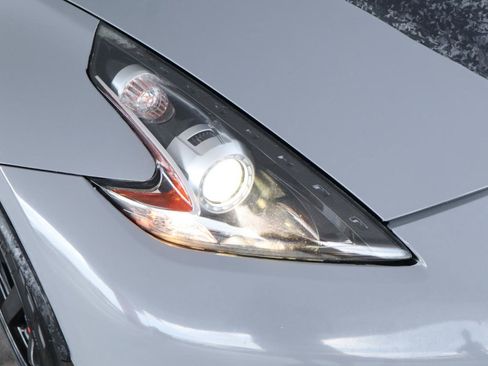 Used 2020 Nissan 370Z NISMO RWD image 14