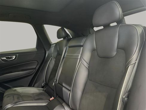Used 2019 Volvo XC60 T5 R-Design w/ Protection Package Premier AWD/4WD image 10