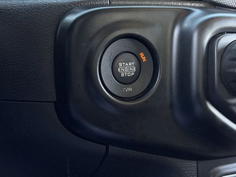 Used 2023 Jeep Gladiator Overland image 18