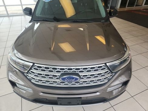 Used 2021 Ford Explorer Limited w/ Equipment Group 301A AWD/4WD image 3