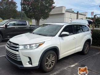 Used 2018 Toyota Highlander XLE FWD video 1