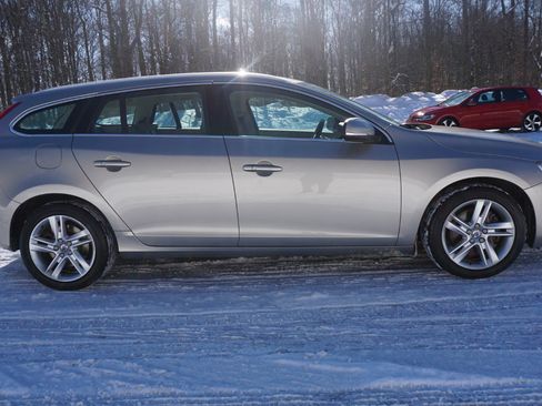 Used 2015 Volvo V60 T5 Premier w/ Convenience Package image 6