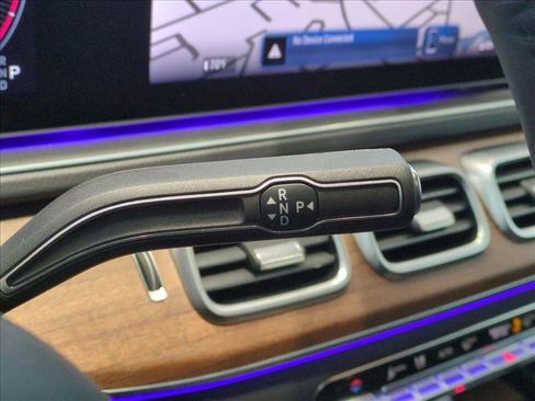 Used 2025 Mercedes-Benz GLS 450 4MATIC image 12