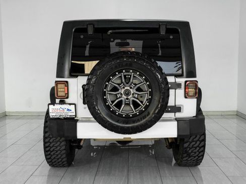 Used 2017 Jeep Wrangler Sahara w/ Connectivity Group image 6