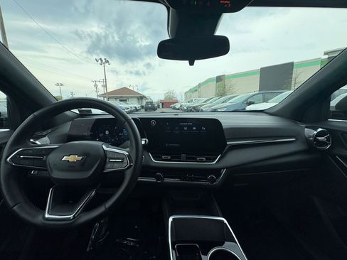 Used 2025 Chevrolet Equinox LT FWD image 33