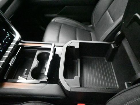 Used 2025 GMC Yukon XL Denali AWD/4WD image 16