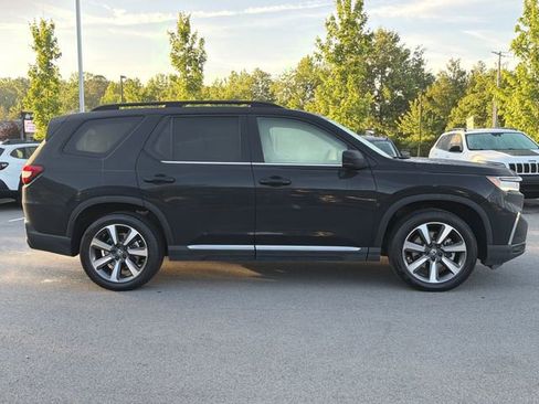 Used 2025 Honda Pilot Elite image 3