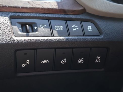 Used 2018 Hyundai Santa Fe Limited AWD/4WD image 16