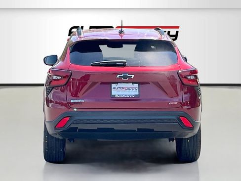 Used 2025 Chevrolet Trax RS w/ Sunroof Package FWD image 6