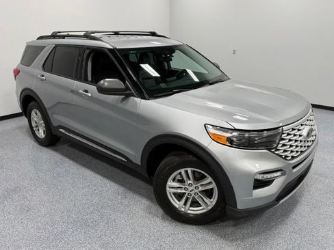 Used 2024 Ford Explorer XLT w/ Equipment Group 202A AWD/4WD image 33