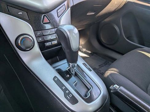 Used 2015 Chevrolet Cruze LT image 11