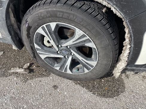 Used 2024 Subaru Crosstrek 2.0i Premium image 3