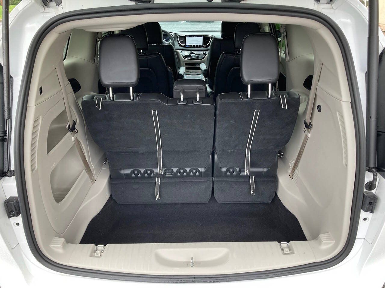 Used 2024 Chrysler Pacifica Touring-L FWD image 14