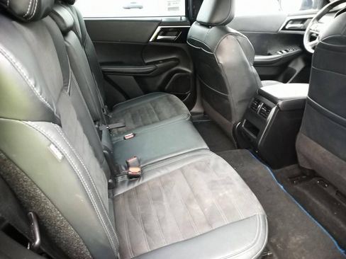 Used 2023 Mitsubishi Outlander SE image 7