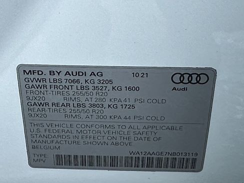 Used 2022 Audi e-tron Premium Plus w/ Premium Plus Package image 30