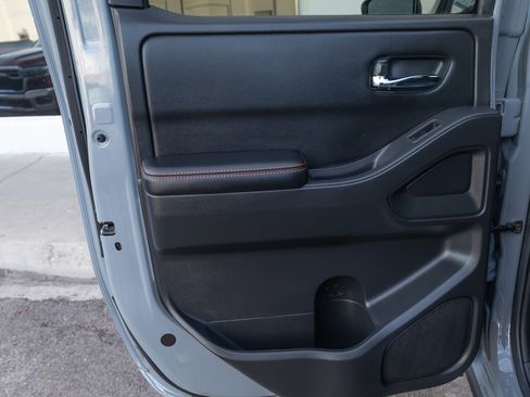 Used 2025 Nissan Frontier PRO-4X image 12