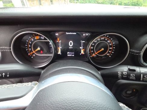 Used 2018 Jeep Wrangler Unlimited Sahara AWD/4WD image 16
