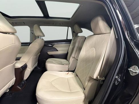 Used 2020 Toyota Highlander Platinum AWD/4WD image 25