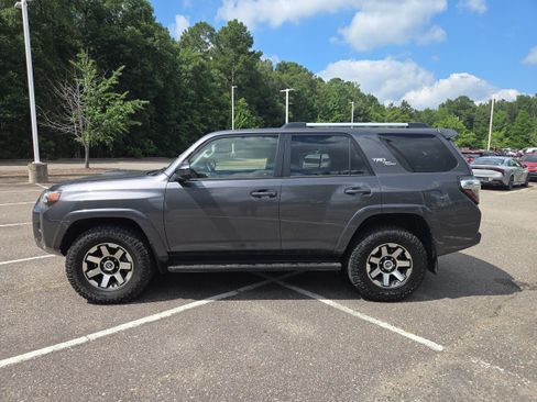 Used 2018 Toyota 4Runner TRD Off-Road AWD/4WD image 6