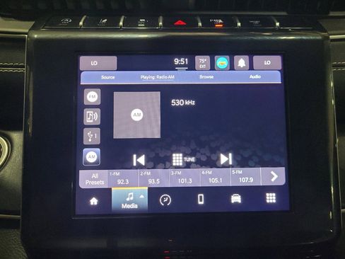 Used 2023 Jeep Grand Cherokee Laredo AWD/4WD image 25