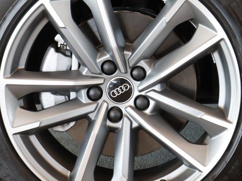 Used 2025 Audi Q3 2.0T Premium w/ Convenience Package image 7