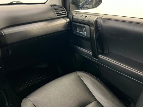 Used 2021 Toyota 4Runner Venture image 11