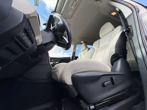 Used 2021 Subaru Ascent Premium w/ Convenience Package image 22