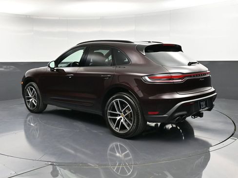 Certified 2025 Porsche Macan AWD/4WD image 3