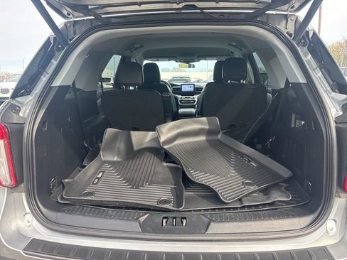Used 2022 Ford Explorer XLT w/ Equipment Group 202A image 18