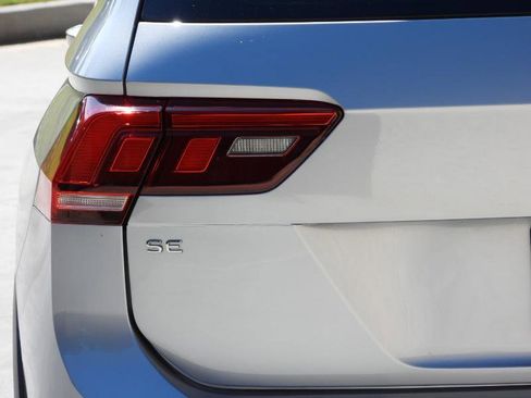 Used 2022 Volkswagen Tiguan SE R-Line image 21