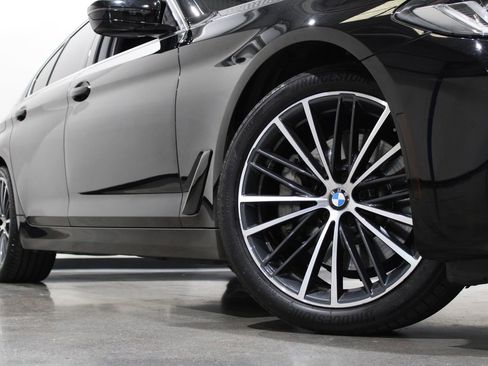 Used 2021 BMW 530i w/ Premium Package RWD image 3