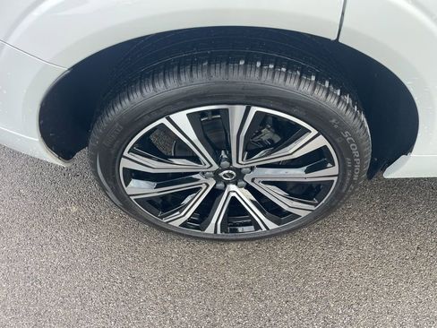 Certified 2023 Volvo XC60 B5 Ultimate w/ Climate Package image 15