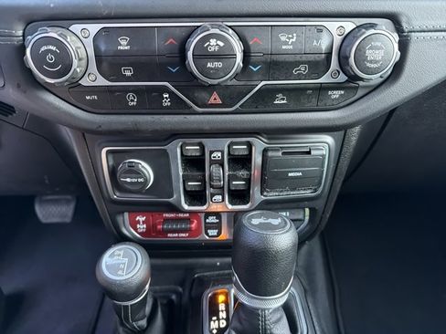 Used 2025 Jeep Wrangler Rubicon image 22