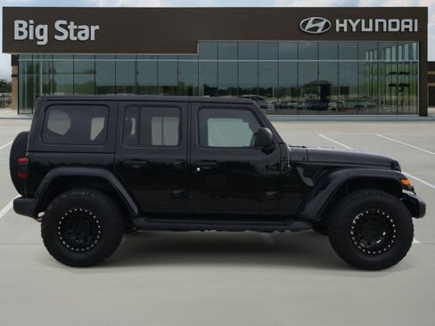 Used 2021 Jeep Wrangler Unlimited Sahara w/ Dual Top Group AWD/4WD image 5