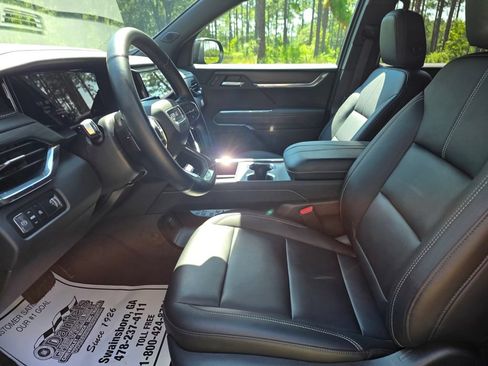 Used 2026 GMC Acadia Elevation w/ Elevation Premium Package FWD image 13