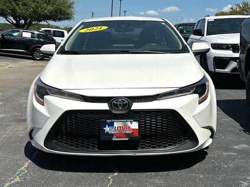 Used 2021 Toyota Corolla LE FWD image 2
