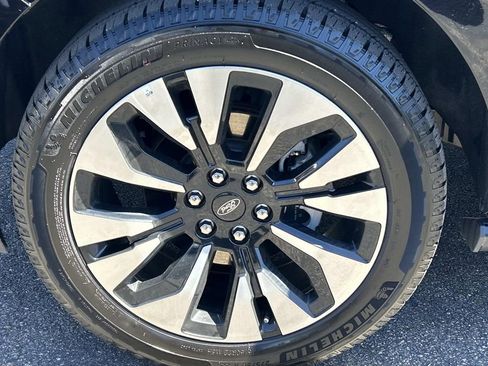 Used 2025 Ford Expedition Platinum w/ Driver's Package AWD/4WD image 9