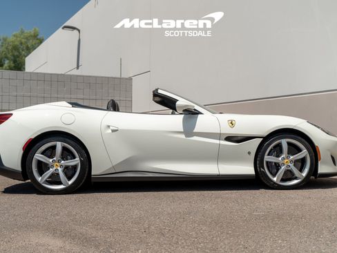 Used 2019 Ferrari Portofino image 8