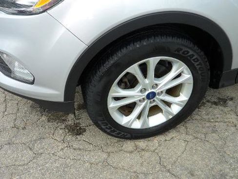 Used 2018 Ford Escape SE image 9