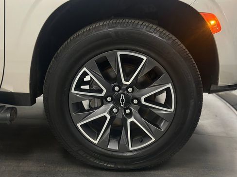 Used 2023 Chevrolet Tahoe Z71 w/ Luxury Package image 28