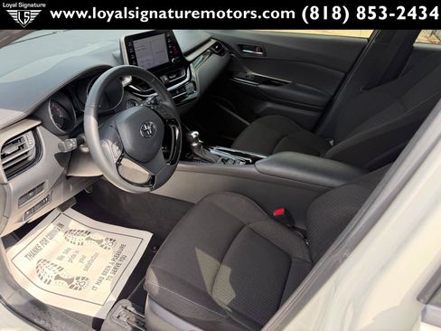 Used 2019 Toyota C-HR XLE FWD image 17